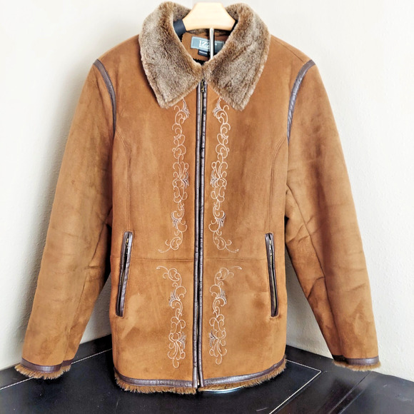 IZZI Women Coat Faux Fur Brown M Full Zip Hip Length Embroidered Boho 90s VTG - Picture 1 of 16